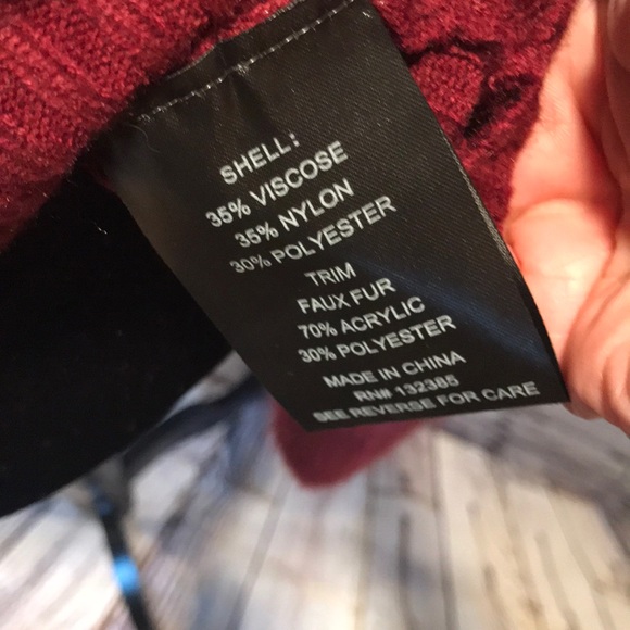 Love token sweater with fur cuffs - Picture 5 of 9